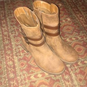 Bass brown leather boots